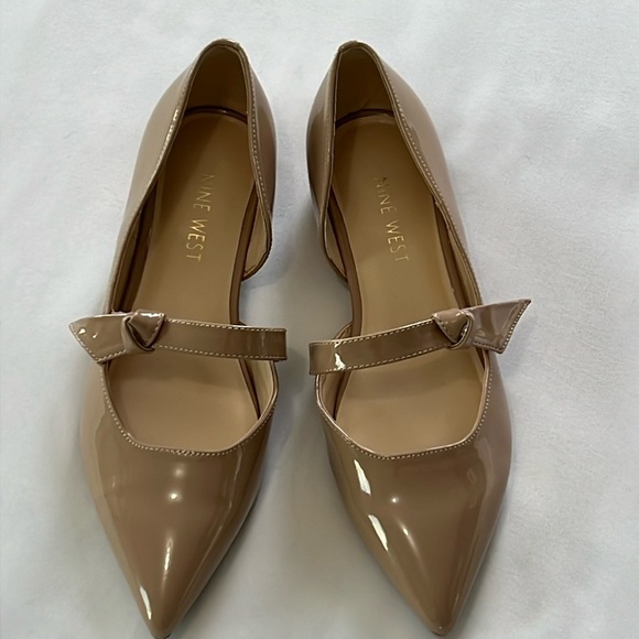Nine West Nude Patent Leather “Leeza” Pointed Toe Mary Jane Flats - Picture 1 of 10